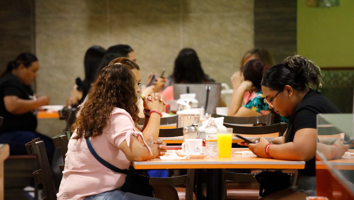 La mayoría de las madres de 25 años y más reportaron algún grado aprobado. Foto: Jorge López