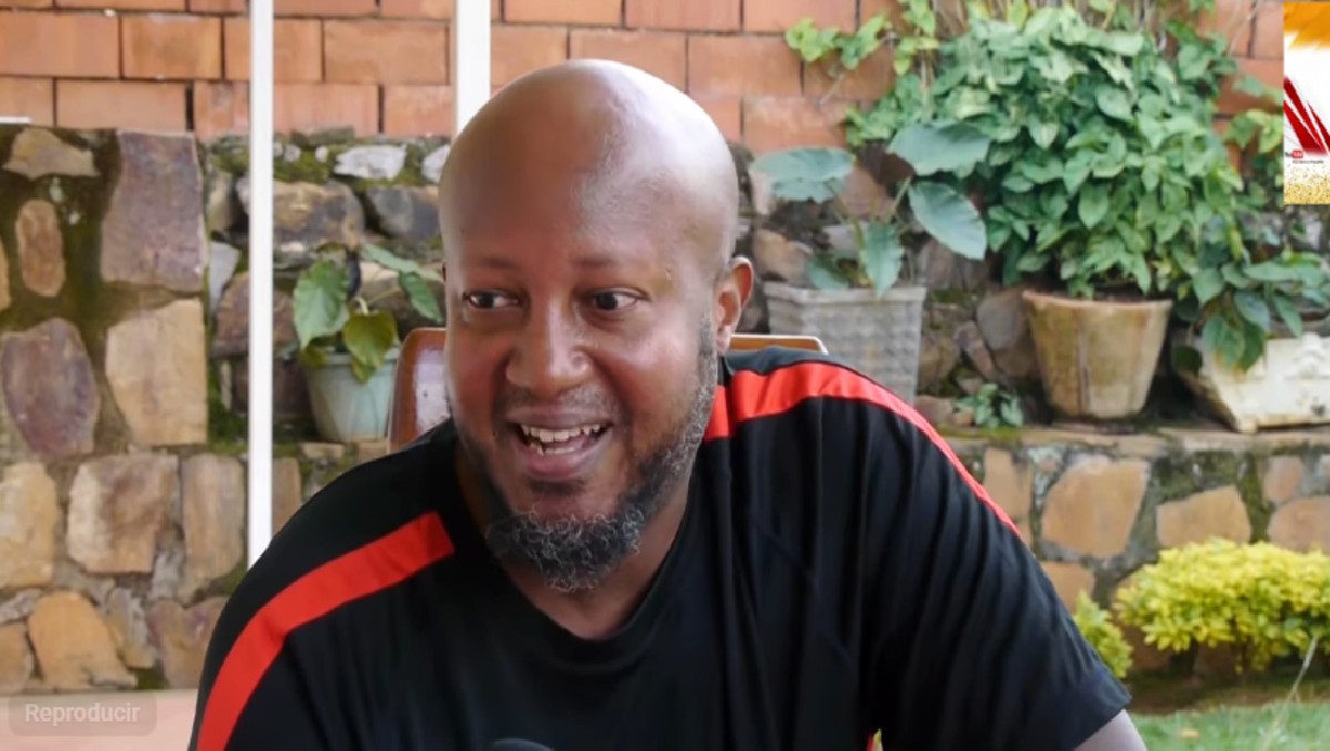 Muere youtuber antes de salir de la cárcel; criticó gobierno de Ruanda