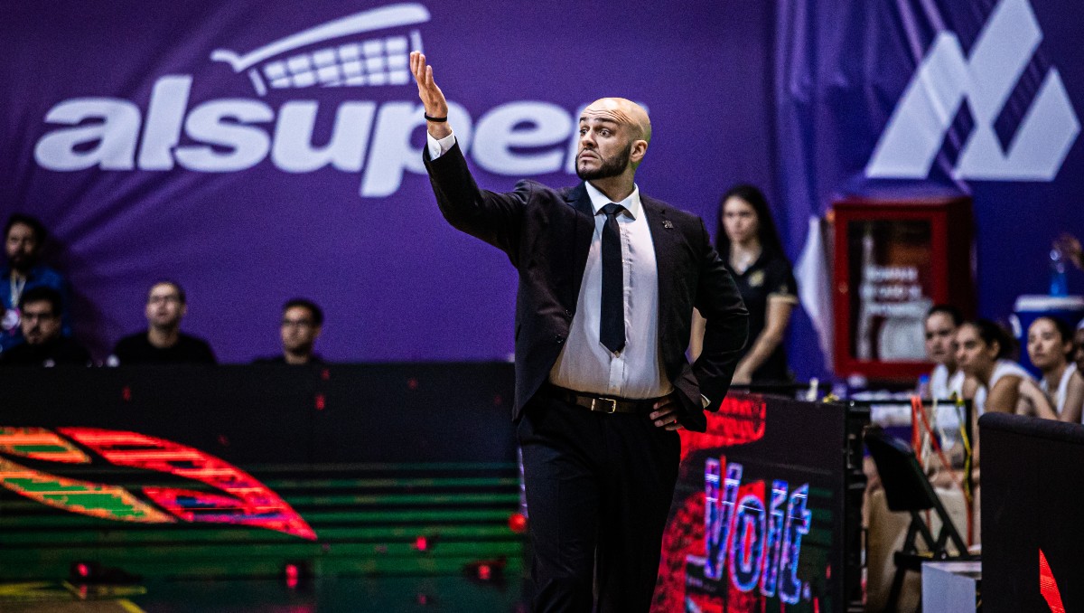 "No podemos perder nuestra esencia": Carlos Alonso se alista para los playoffs con Fuerza Regia Femenil (Cortesía)