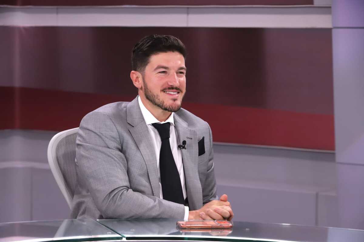 Samuel García, gobernador de Nuevo León, en entrevista para Milenio Televisión. | Foto: Jesús Quintanar
