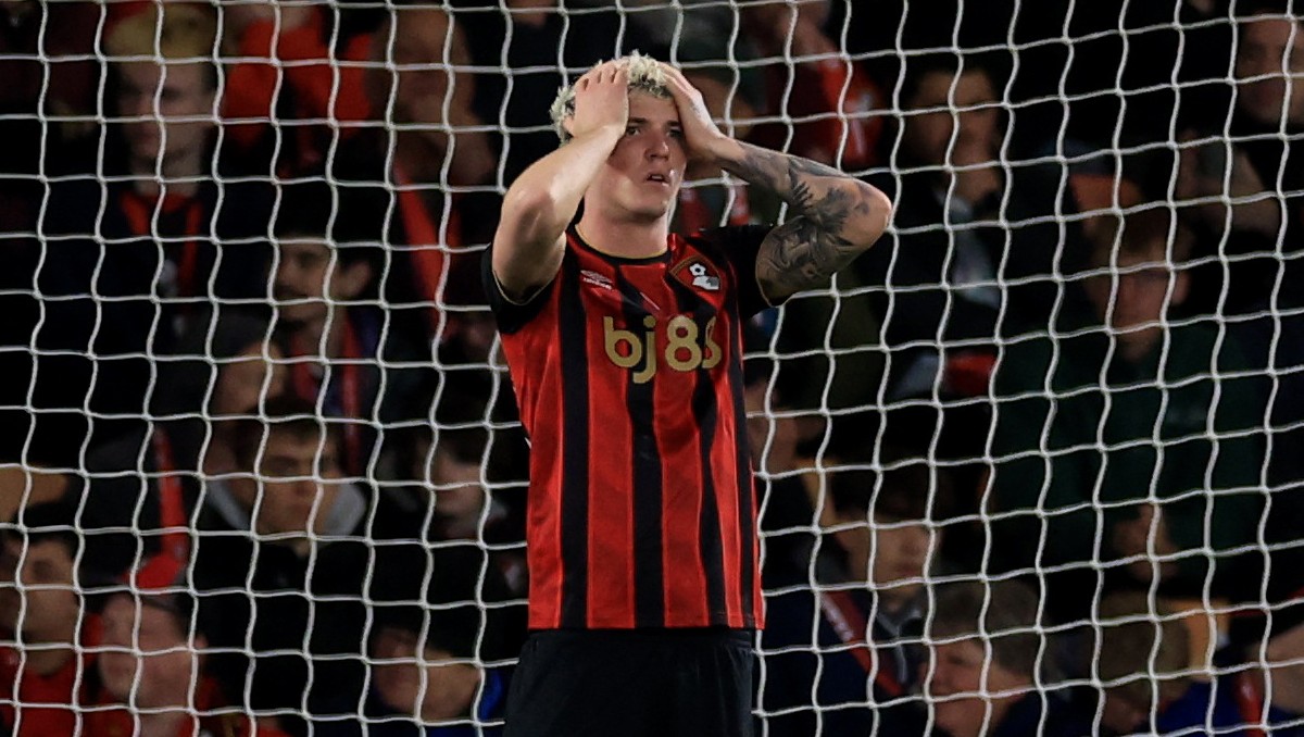 Álex Jiménez es separado del Bournemouth por supuestos chats con una menor de edad (Reuters)