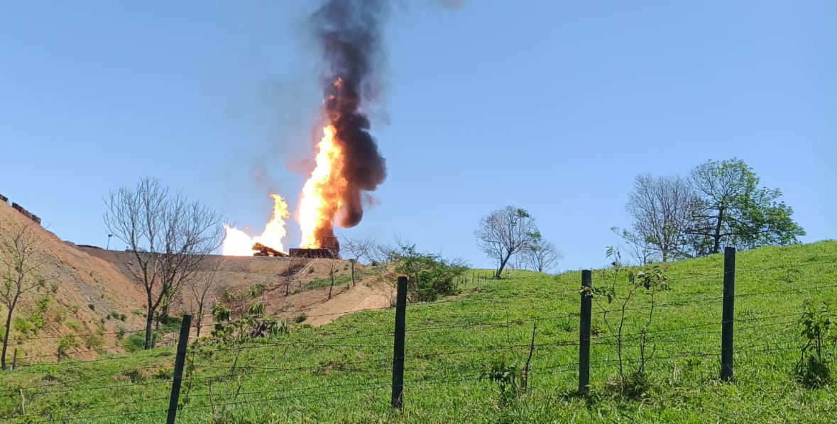 La explosión generó la evacuación de decenas de familias. (Foto: especial)