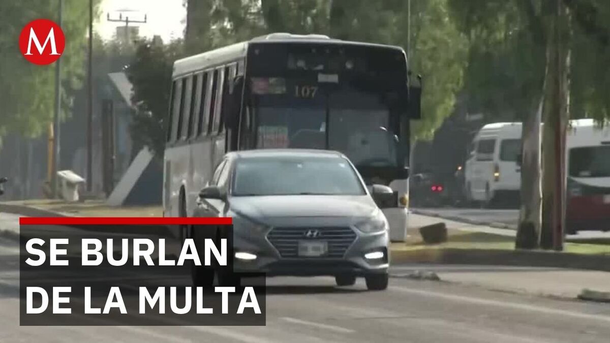 Invasión del carril del Mexibús persiste pese a fotomultas