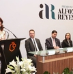 Irene Vallejo, escritora española, da un discurso al recibir el Premio Alfonso Reyes en Nuevo León, México