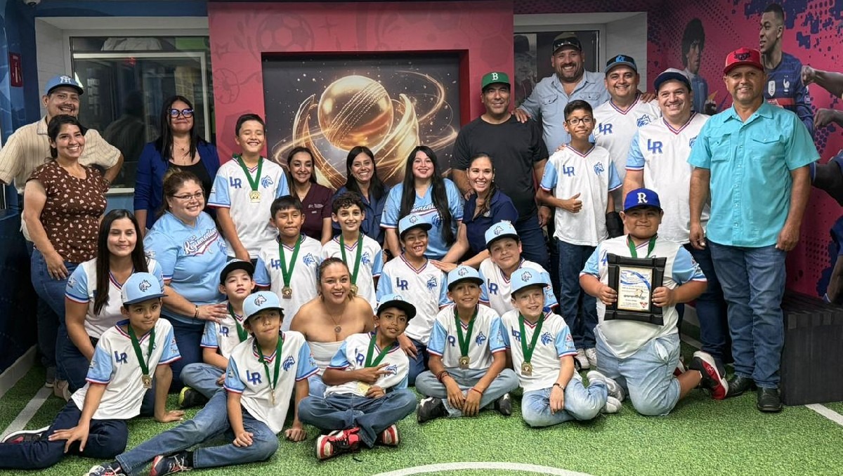 Los pequeños peloteros mexicanos buscan el apoyo económico para jugar el mundial en California (Felipe Galindo)