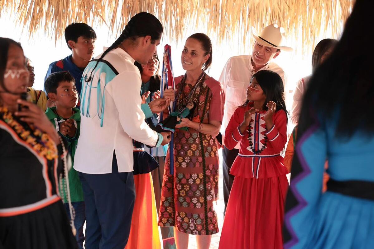Sheinbaum presentó el Plan de Justicia del Pueblo Seri-Comca'ac en Punta Chueca, Sonora. | Foto: Presidencia
