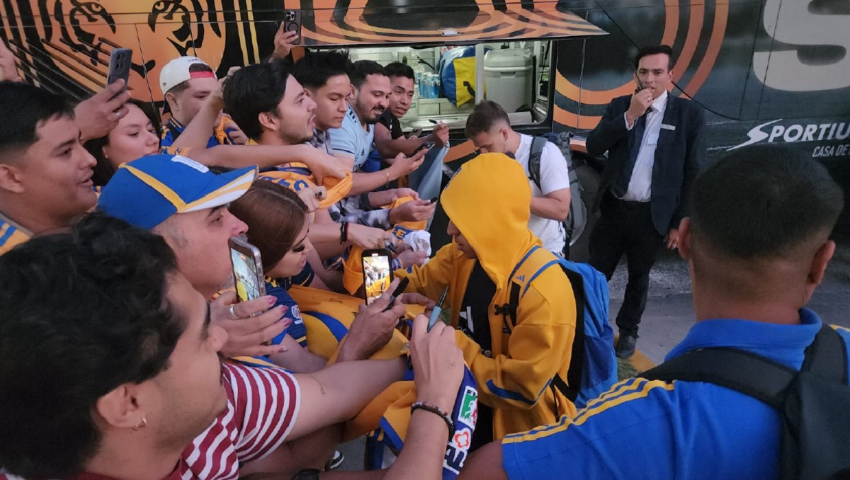 Tigres llega a Guadalajara con al arropo de sus aficionados (Roberto Flores)