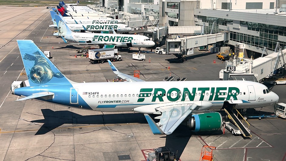 Avión de Frontier Airlines atropella a peatón en plena pista del aeropuerto de Denver | AFP