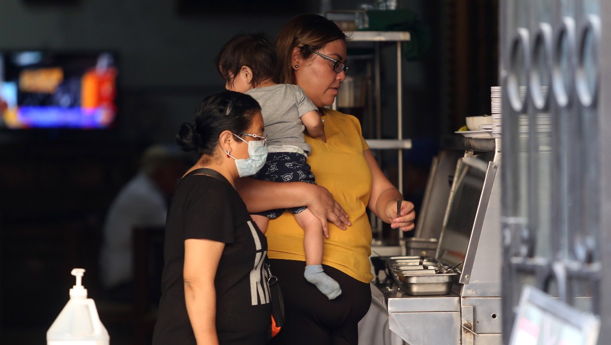 La decisión de ser mamás se posterga por el deseo de continuar la carrera profesional (Milenio)