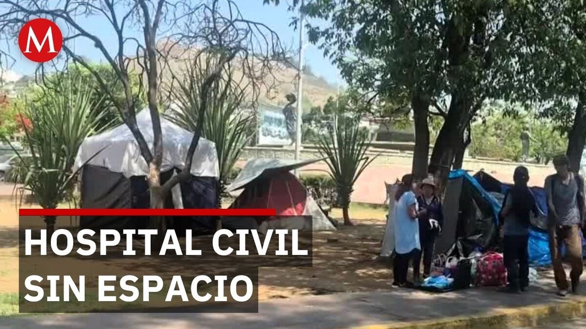 Familias acampan afuera del Hospital Civil de Oaxaca