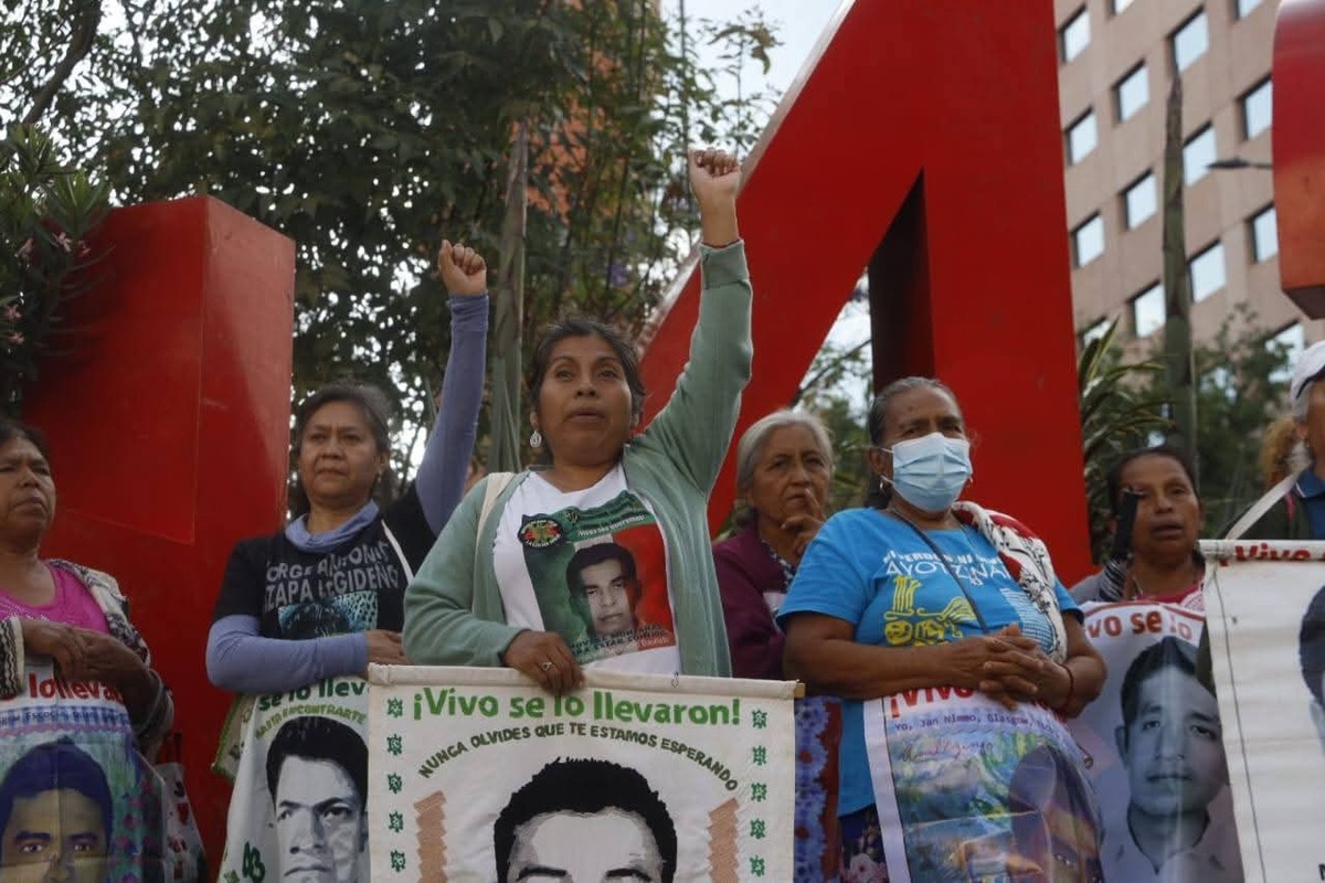 Madres y padres de los 43 reprocharon que las investigaciones relacionadas con la desaparición de sus hijos. | Foto: Rogelio Agustín