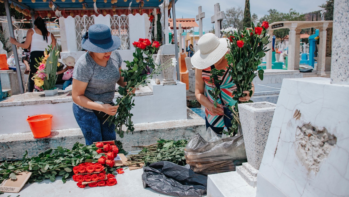Casi 100 mil visitantes se dieron cita tan sólo en los panteones de Guadalajara durante el fin de semana (Foto: Cortesía)
