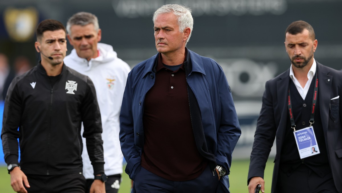 Mourinho niega toda clase de contacto con Real Madrid, pero no descarta negociar tras finalizar la temporada (EFE)