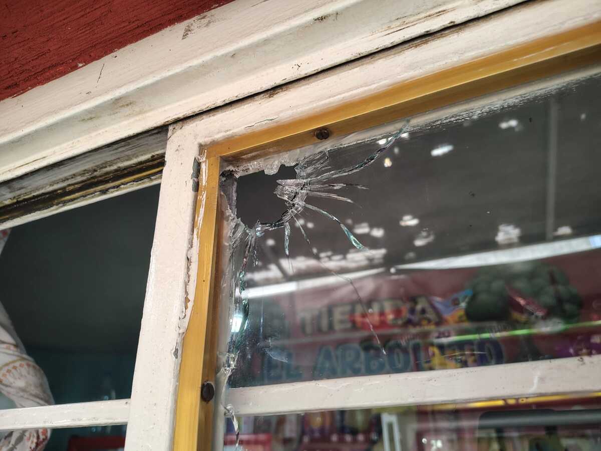 Así quedó la casa de a lado donde se cometió la balacera.