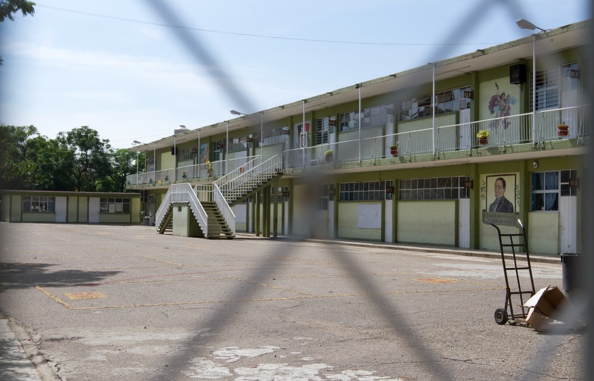 Autoridades educativas establecen día para reconocer labor de los docentes (Jorge González).