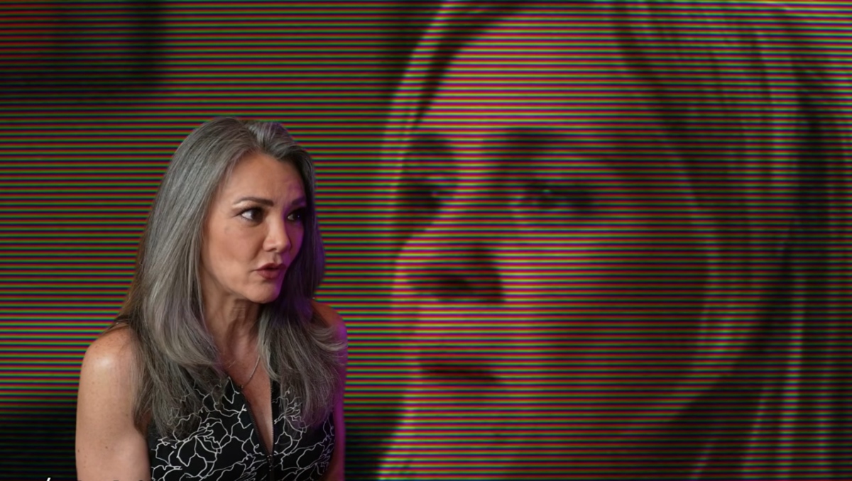 Cony Madera fue la voz de Carmina en la telenovela  Avenida Brasil | Foto: Youtube