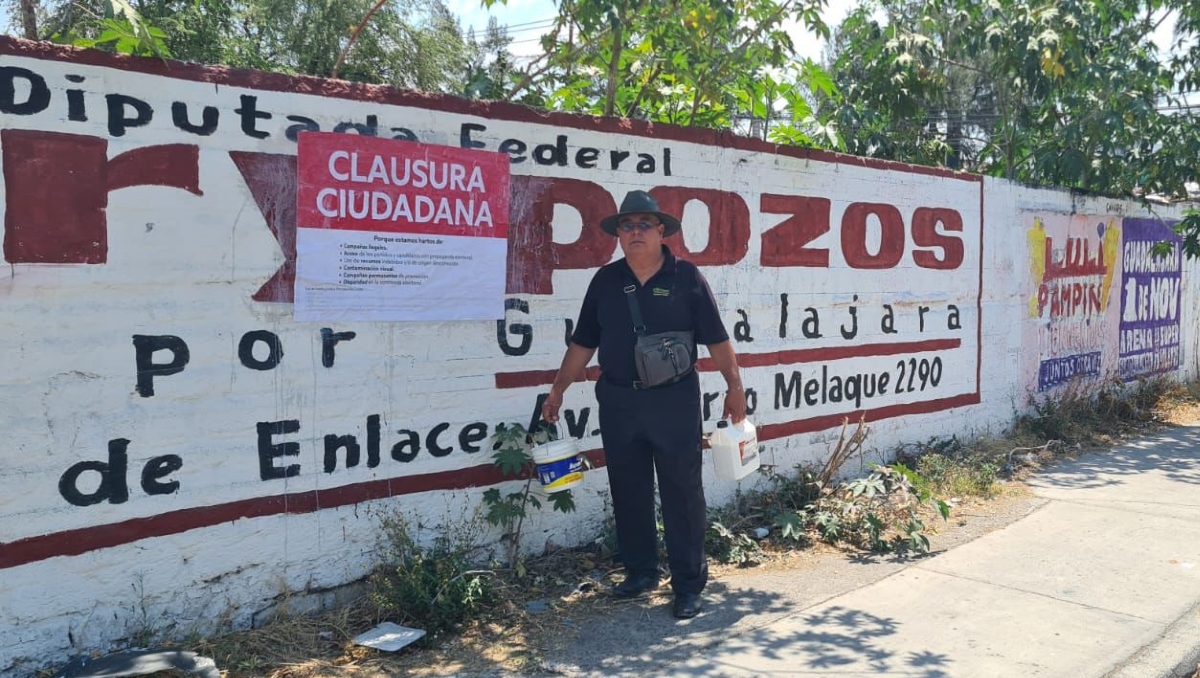 Este domingo colectivos ciudadanos salieron a las calles para clausurar simbólicamente estos promocionales (Foto: Tony Martínez)