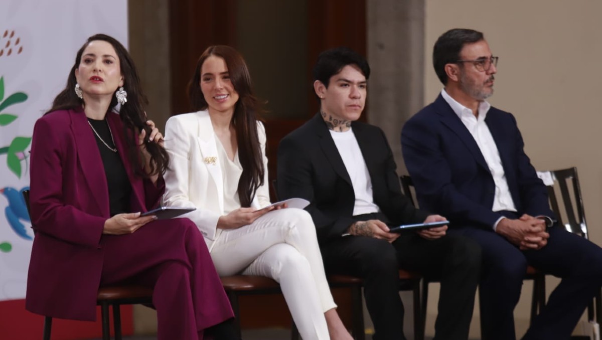 Majo Aguilar, cantante, Junior H, cantante. | Juan Carlos Bautista.