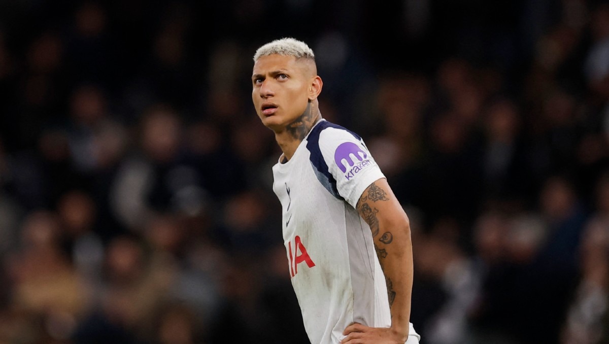 El Tottenham dejó escapar la victoria y está solo dos puntos por encima del West Ham en la pelea por el descenso en la Premier League (Reuters)