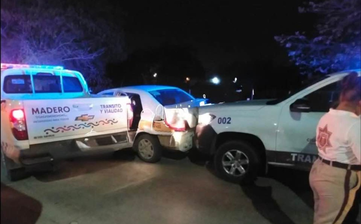 Transitos de Madero rescatan a familia tras persecución. | Cortesía