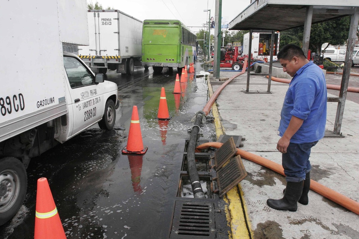 Los camiones de desazolve atienden afectaciones en los sistemas de dreanje por las lluvias. | Foto: Archivo