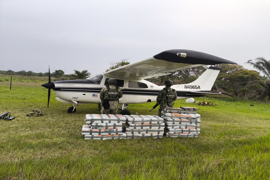 El Ejército y la Fuerza Aérea Mexicana aseguraron una aeronave con 636 kilogramos