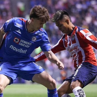 Cruz Azul recibe a Chivas para el primer partido de la serie de Semifinales, y aquí te mostramos el análisis de la Inteligencia Artificial para el partido.