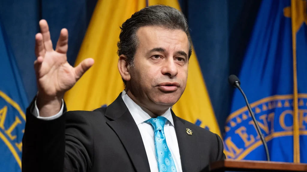 Makary logró enfadar a figuras del sector privado, de la política y de la salud pública por varias medidas. | Foto: AFP