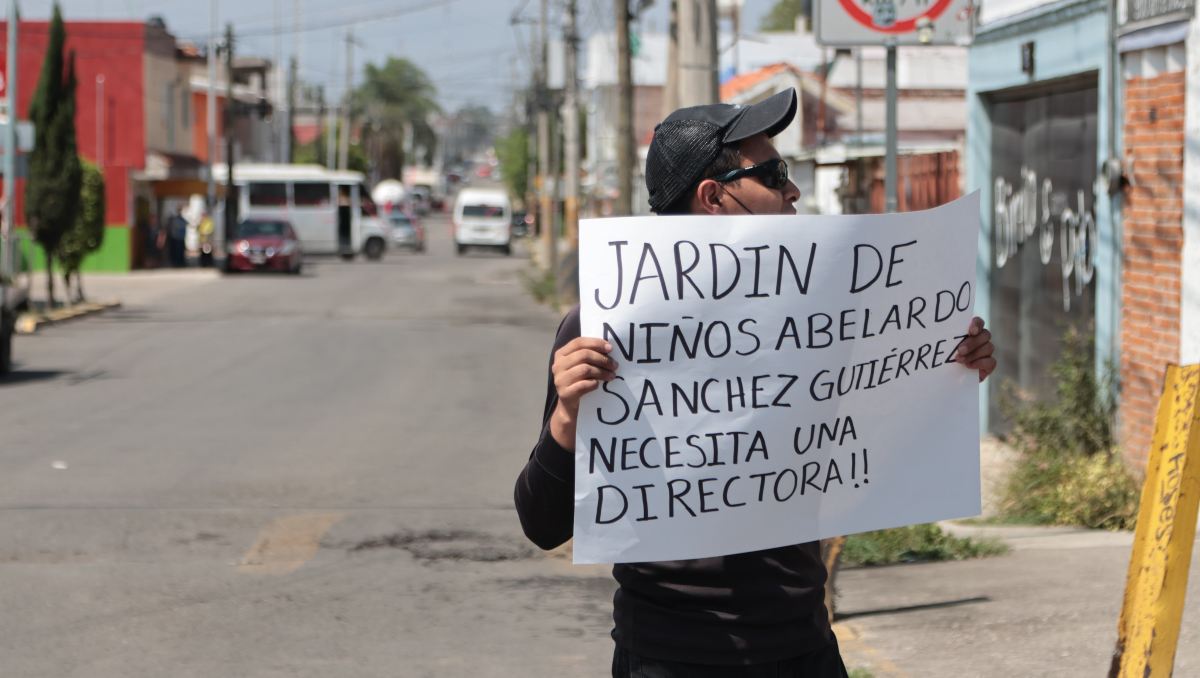 Manifestación por reinstalación de la Directora del Kinder Leobardo Sánchez | Agencia EsImgen