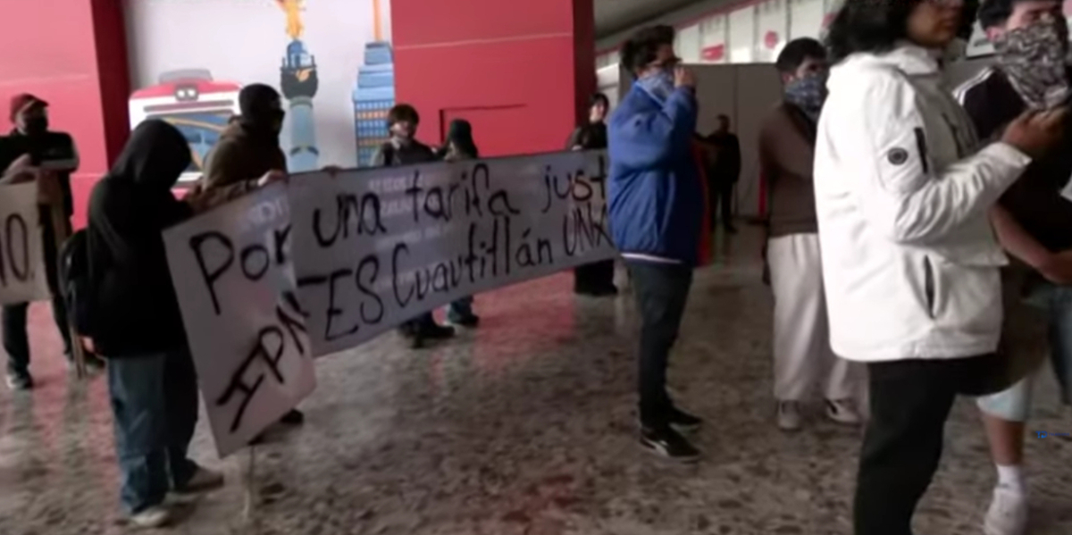 Protesta estudiantil en el Tren Suburbano. | Especial