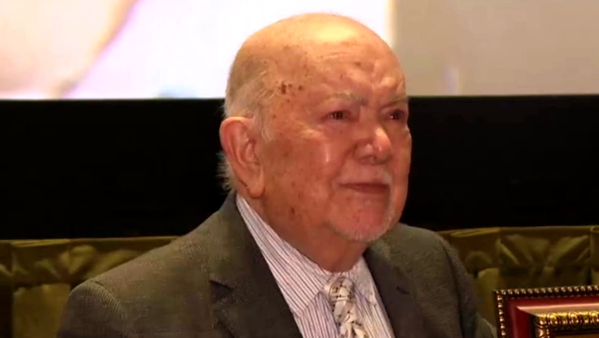 Sergio Corona se mostró conmovido en un homenaje por su trayectoria. | FOTO:  Programa 'Hoy'