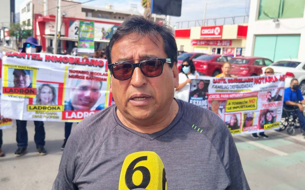 Víctimas de fraude inmobiliario se manifiestan en Torreón. | Foto: Especial