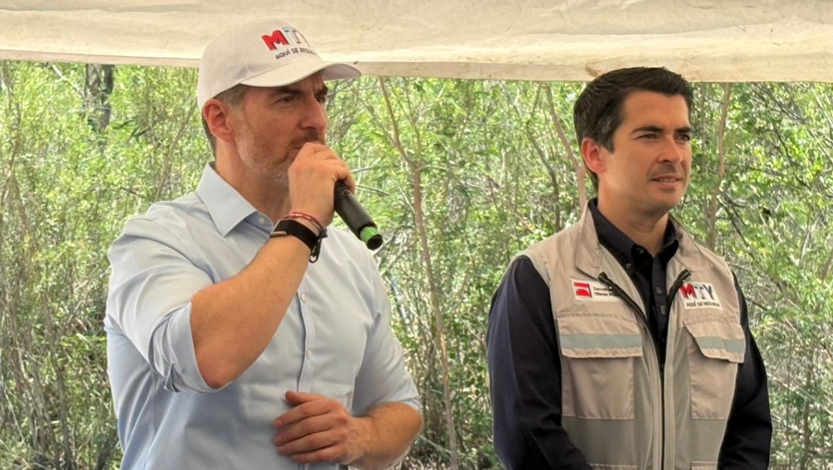 Adrián de la Garza, alcalde de Monterrey y Marcelo Segovia, secretario de Administración. | Edgar Plata