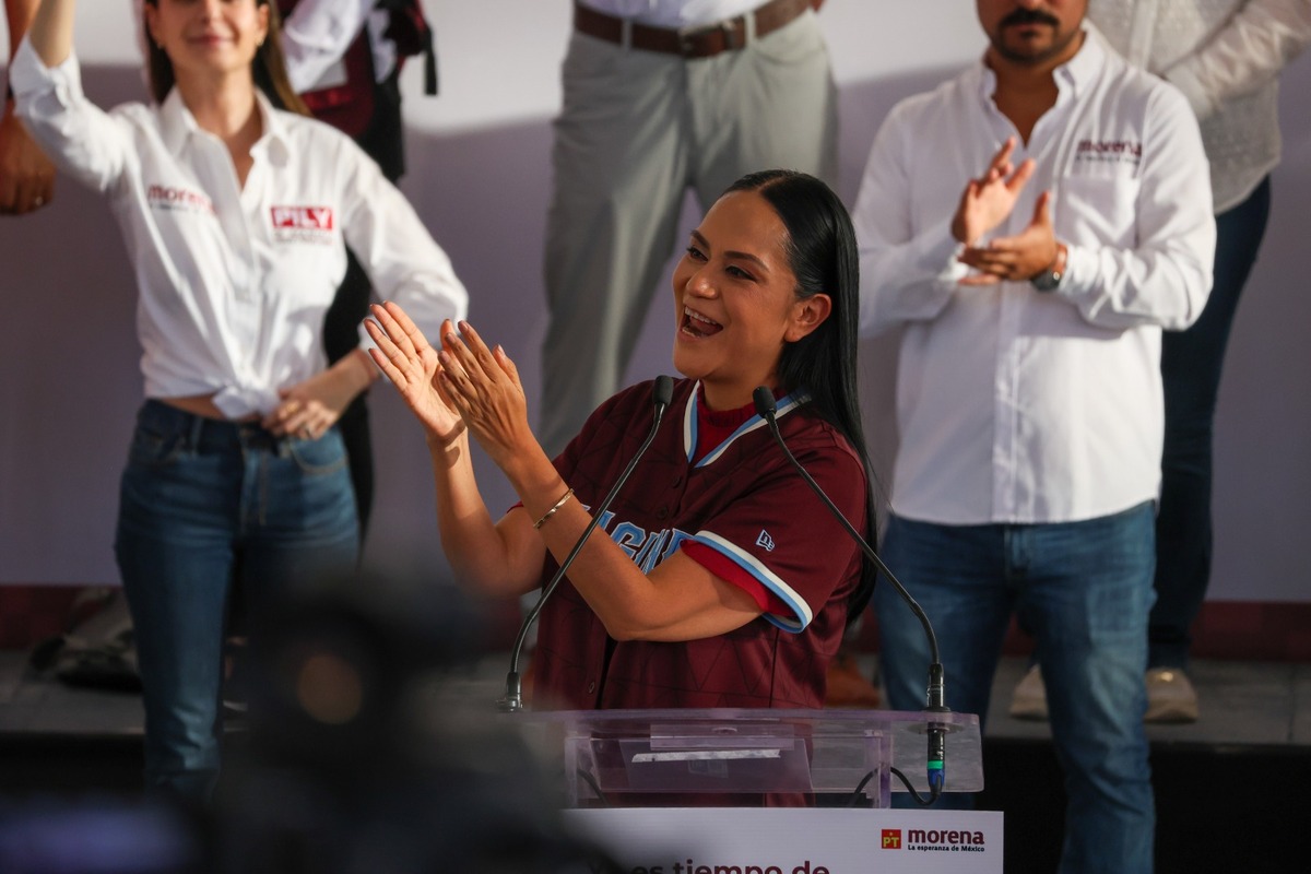 Ariadna Montiel Reyes invitó a los morenistas a protestar contra el gobierno panista de Chihuahua. | Foto: Verónica Rivera