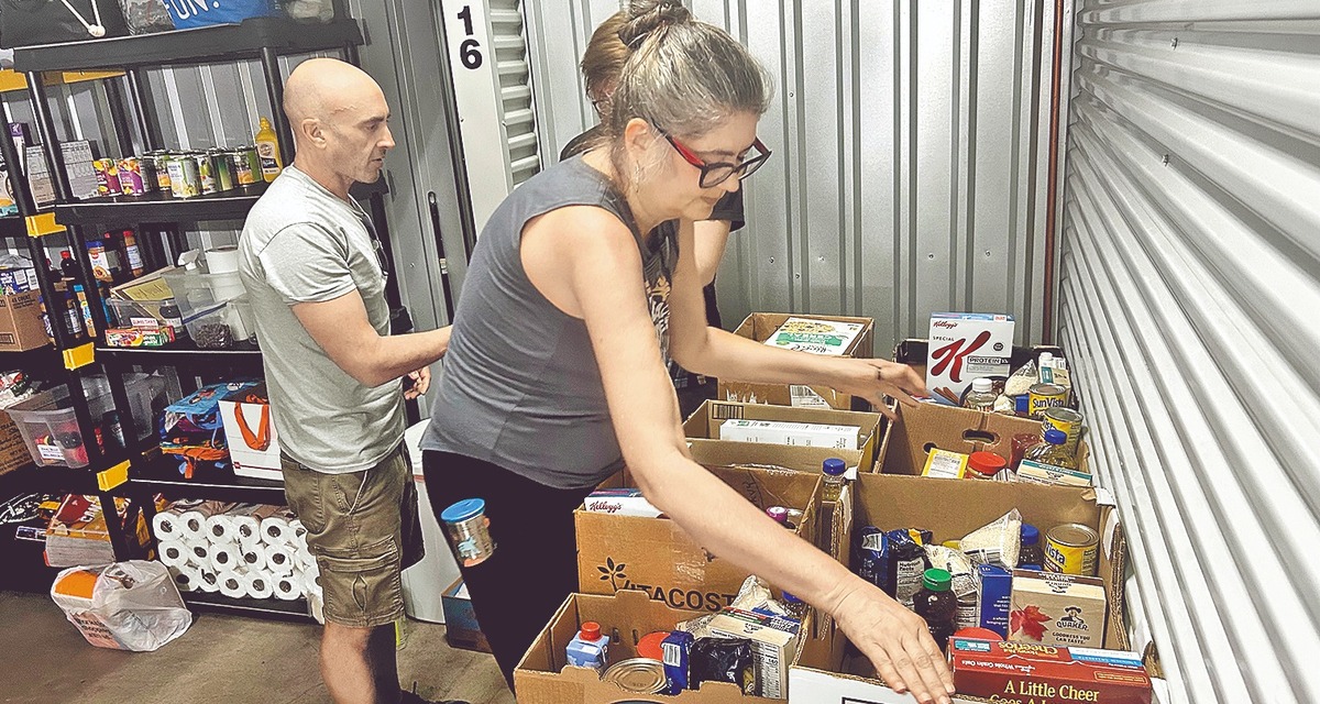 Los bancos comunitarios son claves para el abasto de arroz, frijoles, frutas y verduras. MARÍA LEÓN/EFE