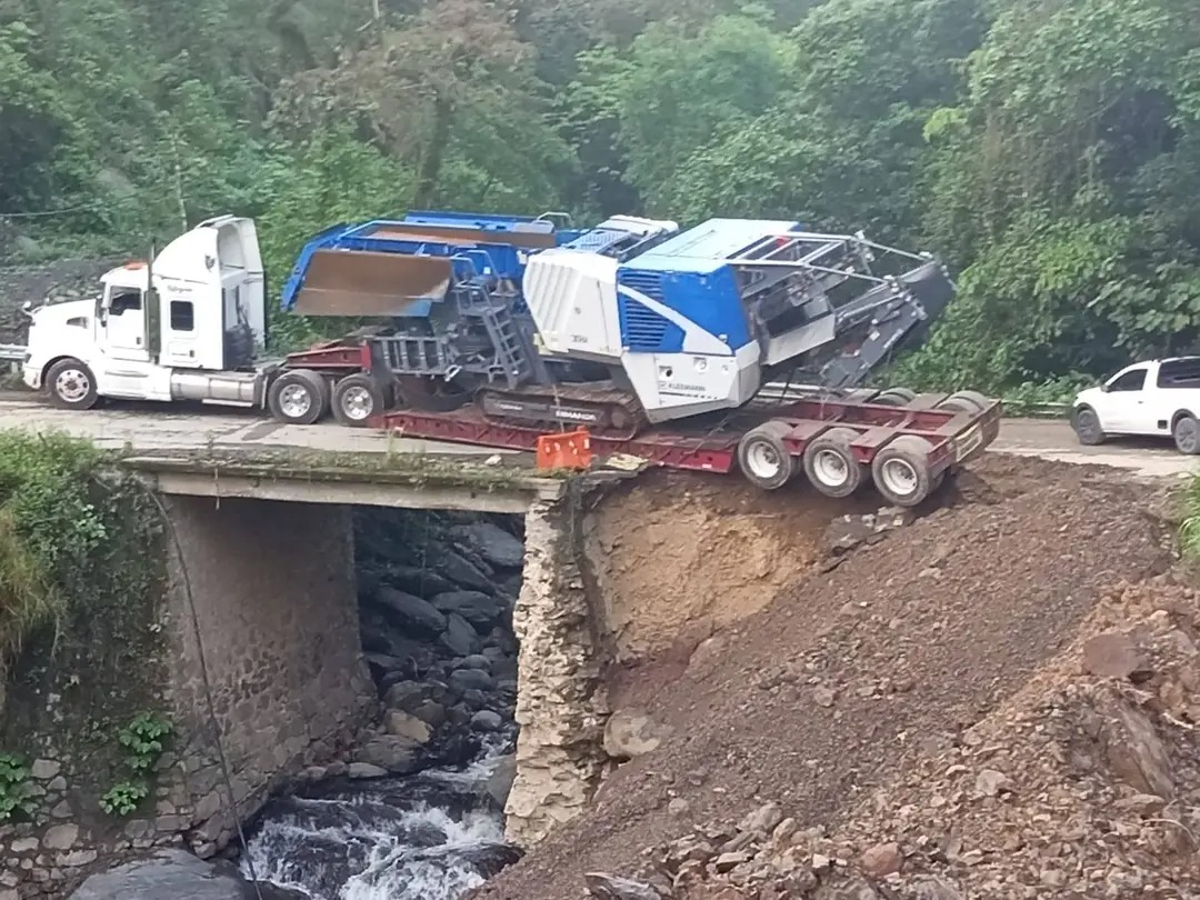 Bloqueó el paso hacia los municipios de Tenango de Doria, Huehuetla y San Bartolo Tutotepec. (Especial)