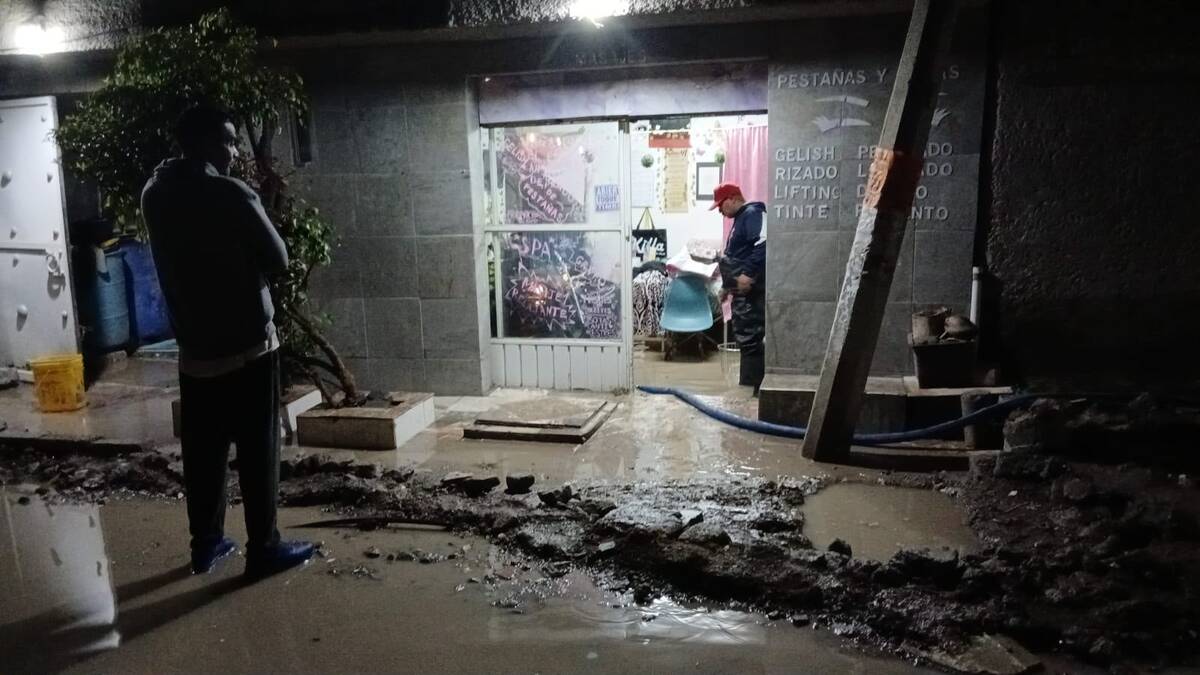 Brigadas, Bomberos y Marina trabajaron durante horas para disminuir los niveles de agua en Ecatepec. | Especial