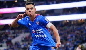 Carlos Rodríguez marcó un golazo en la Semifinal Cruz Azul vs Chivas y le mandó un 'recadito' a Javier Aguirre en la Selección Mexicana