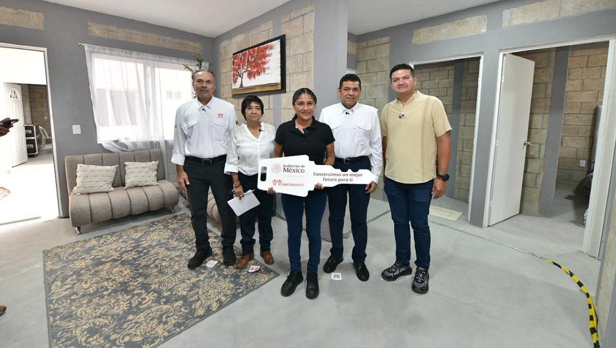 En Comalcalco, se llevó a cabo la entrega de las primeras 64 casas del fraccionamiento Infonavit Samaneso. | Foto: Especial