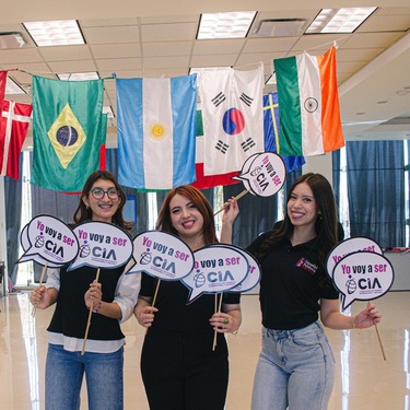 Los estudiantes también podrán participar en programas como voluntariados o  profesores asistentes.