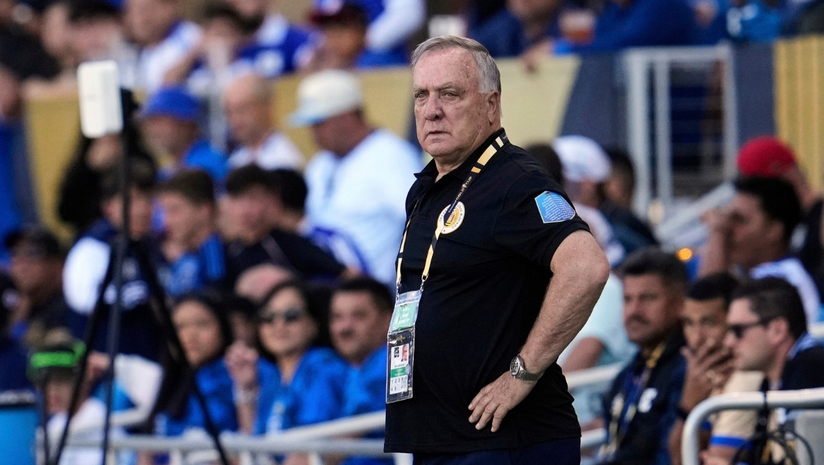 Curazao vuelve a contratar a Dick Advocaat como su entrenador para el Mundial 2026 (AP)