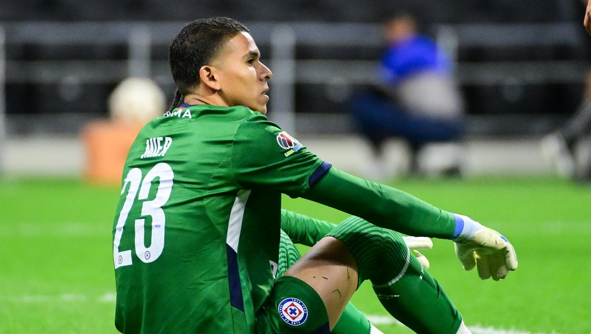 El error de Kevin Mier que se convirtió en un 'regalito' para Santi Sandoval en la Semifinal contra Chivas