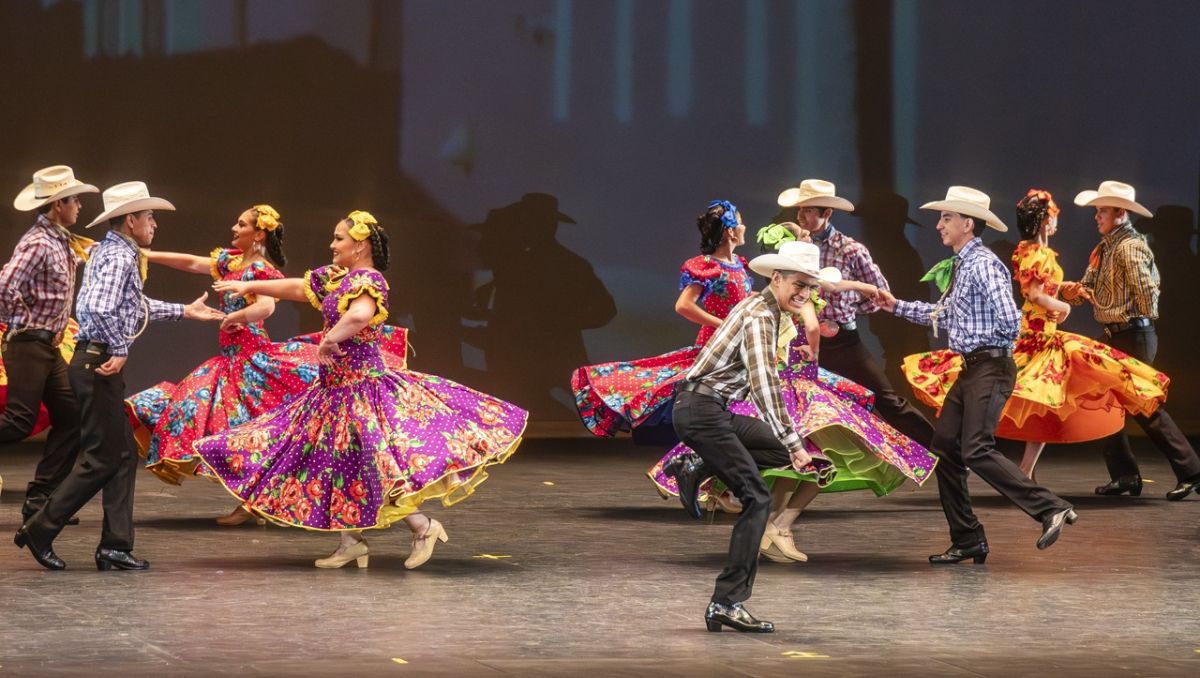 El espectáculo incluyó estampas tradicionales de estados como Veracruz, Jalisco, Guerrero, Oaxaca y Yucatán | Especial