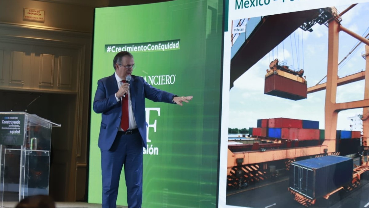 Marcelo Ebrard en el foro "El Financiero, construyendo oportunidades, crecimiento económico con equidad" | Foto: Juan Carlos