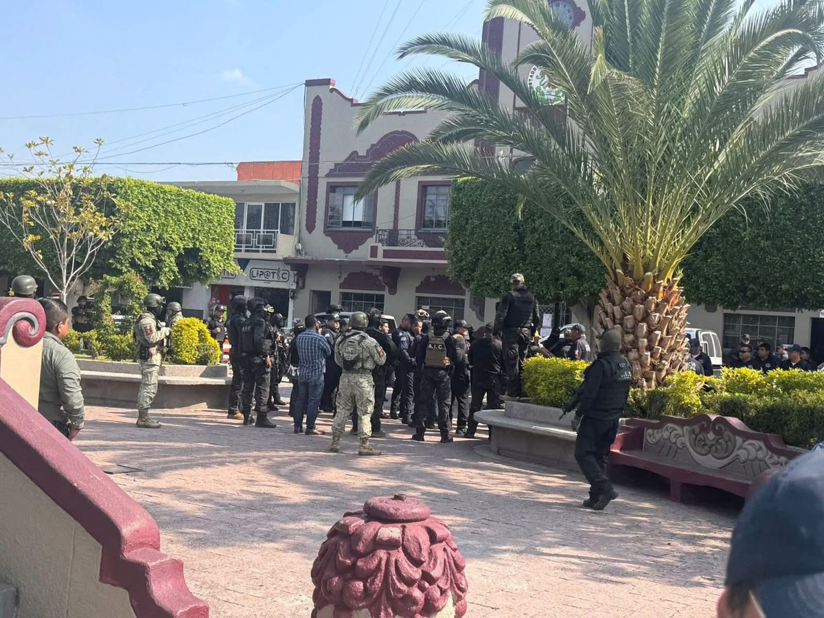 Hombres detenidos en Progreso de Obregón y Tezontepec de Aldama.