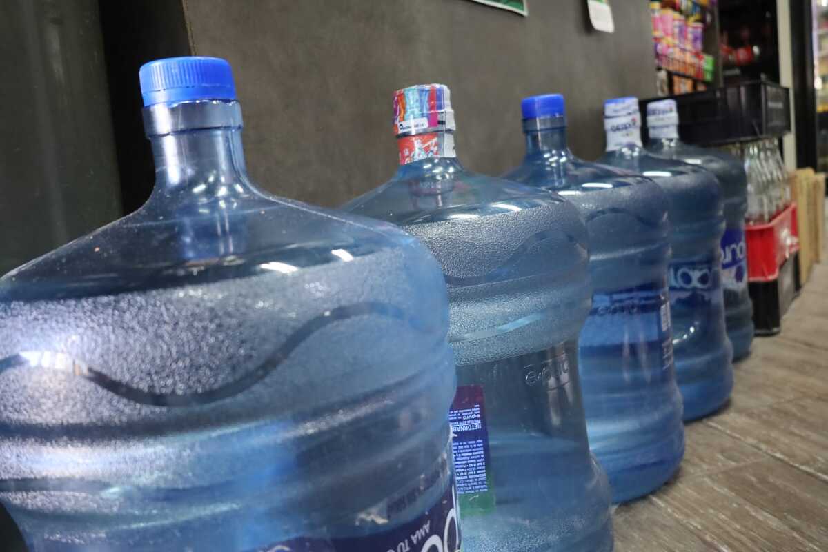 En La Laguna, altas temperaturas disparan venta de agua embotellada. | Verónica Rivera