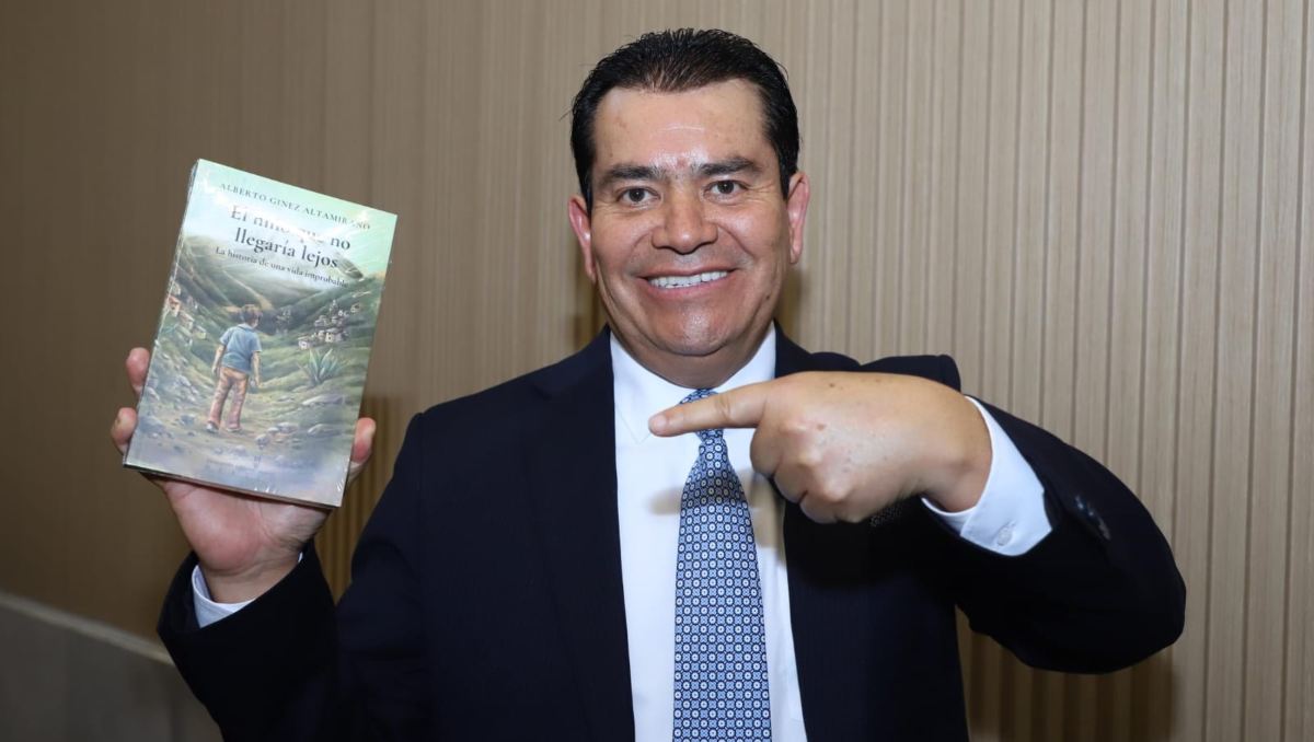 Presentan libro 'El niño que no llegaría lejos'  en Puebla | Melanie Torres