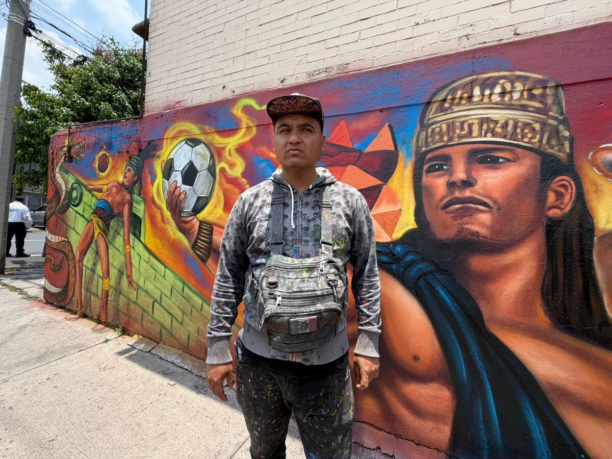Sergio Morales “Applezman” transforma los muros de Nezahualcóyotl. | Foto: Zuleyma García
