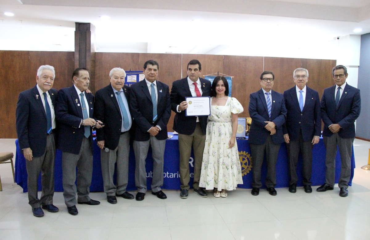 En Torreón, Club Rotario reconoce a empresarios y socios por labor social. | Roberto Amaya.