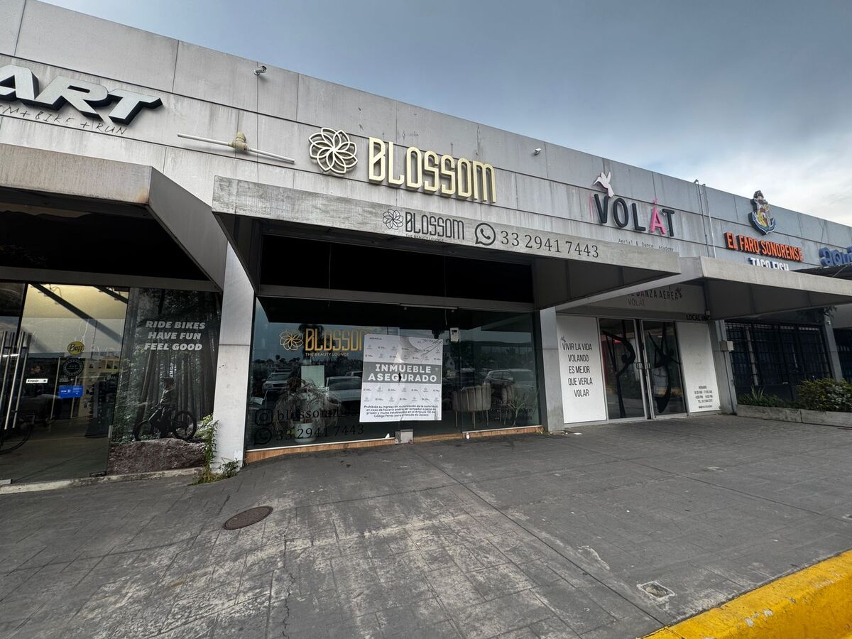 La vista de 'Blossom The Beauty Lounge' desde afuera. | Foto: Usi Toledo